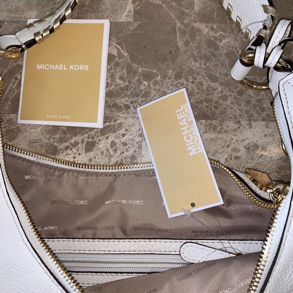 ✨💕 White Leather Gold Trim Crossbody Hobo Purse - Picture 4 of 8